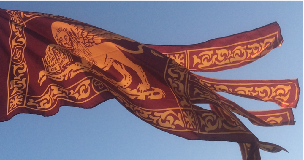 LA BANDIERA NAZIONALE MLNV